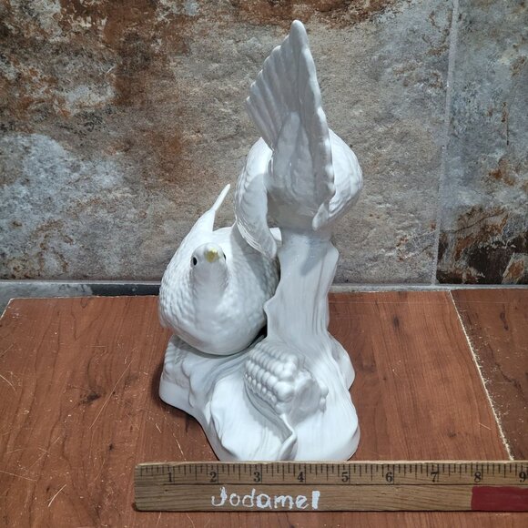 Vintage Large Porcelain Pair White Doves Bird Figurine Repaired - Picture 8 of 14